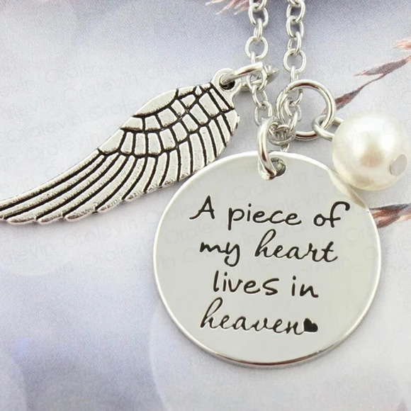 “A piece of my heart lives in heaven" necklace - Picture 1 of 8